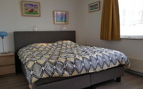 Quiet Spacious Room